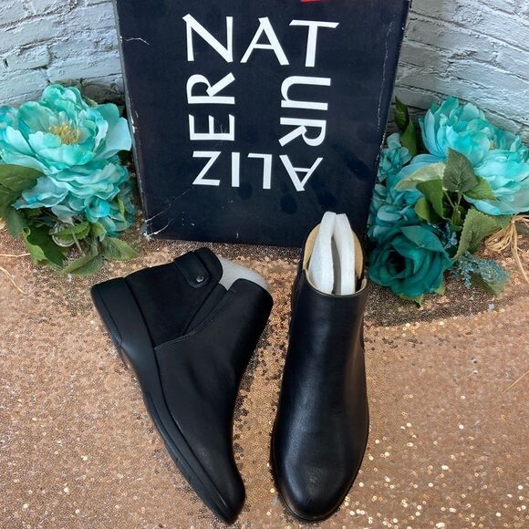 Naturalizer Barita Round Toe Ankle, Black Smooth/Microfiber Booties  7W - Picture 1 of 7